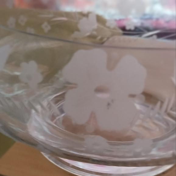 Gift? Clear etched large bowl 8.5 by 6 in - Picture 2 of 5